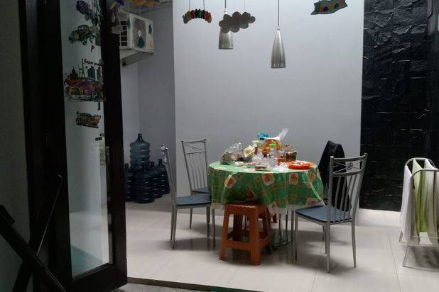 Dijual Rumah 2 Lantai Semi Furnished Dalam Komplek Villa Bintaro Regency