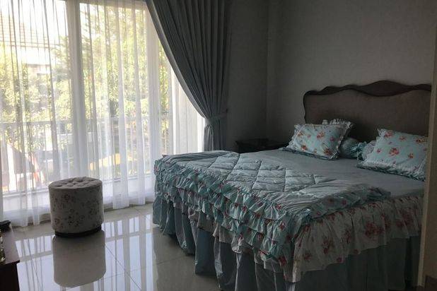 Rumah Besar Elegan Lokasi Terdepan Harga Terjangkau di Summarecon
