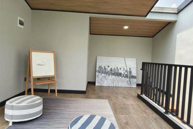Rumah di Pondok Indah 4 Lantai SHM Bagus Selatan