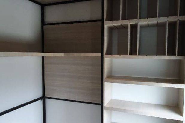 Rumah di Kompleks Suwarna Sutra 2 Lantai SHM Bagus Timur