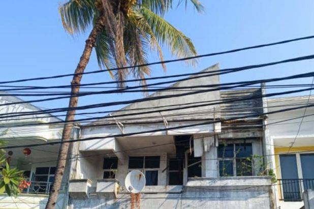Rumah di Muara Karang 2 Lantai SHM Butuh Renovasi Timur