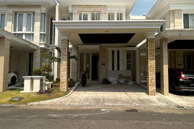 Rumah Minimalis Pakuwon Indah Dekat Citraland, Graha Family