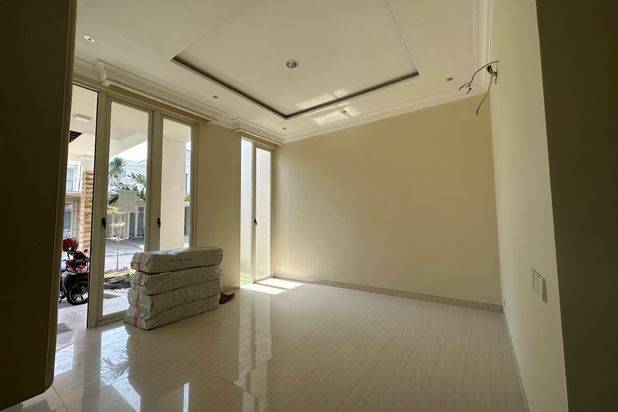 Rumah Minimalis Pakuwon Indah Dekat Citraland, Graha Family