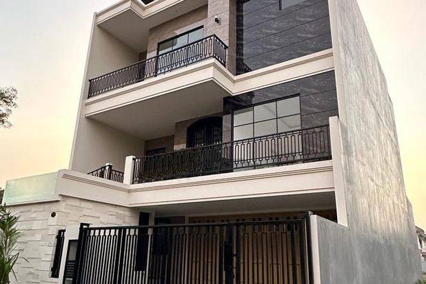 Rumah Minimalis Citraland Ada Pool Dekat Graha Pakuwon Indah