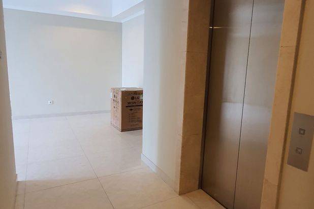 TA Residence Condo-135m,KT 3+1 semi furnish. Apartemen Taman Anggrek Residences 3 Kamar Tidur Baru Unfurnished