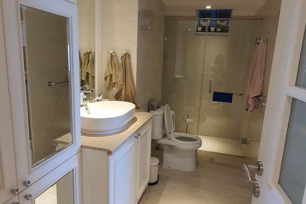 Kondo TA super luxury,146m,KT 3+1,unit langka Apartemen Taman Anggrek 3 Kamar Tidur Sudah Renovasi Furnished