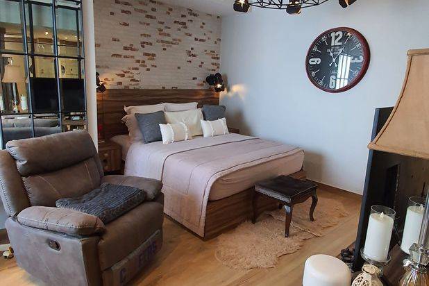 Kondo TA super luxury,146m,KT 3+1,unit langka Apartemen Taman Anggrek 3 Kamar Tidur Sudah Renovasi Furnished