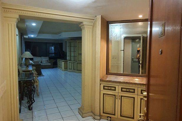 Kondo TA 146m,KT3+1,perlu reno,space luas nyaman untuk tinggal Apartemen Taman Anggrek 3 Kamar Tidur Butuh Renovasi Furnished