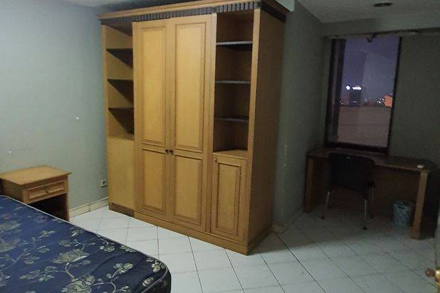 Kondo TA 146m,KT3+1,perlu reno,space luas nyaman untuk tinggal Apartemen Taman Anggrek 3 Kamar Tidur Butuh Renovasi Furnished
