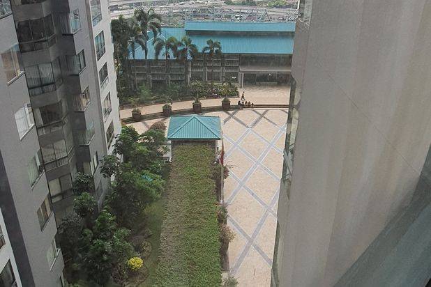 Kondo TA 146m,KT3+1,perlu reno,space luas nyaman untuk tinggal Apartemen Taman Anggrek 3 Kamar Tidur Butuh Renovasi Furnished