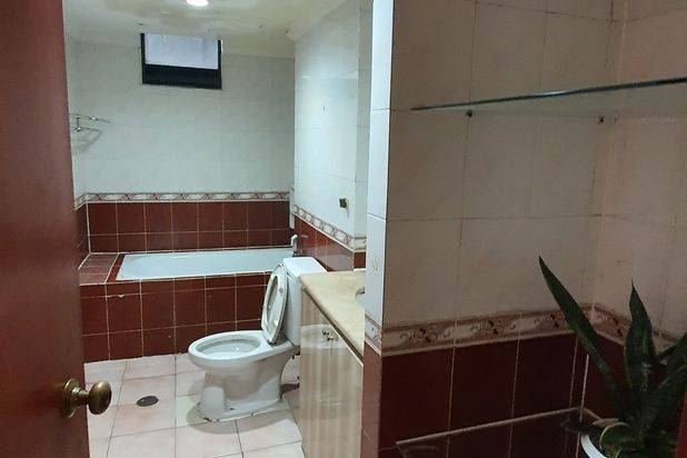 Kondo TA 146m,KT 3+1,best view,harga sangat menarik Apartemen Taman Anggrek 3 Kamar Tidur Butuh Renovasi Furnished