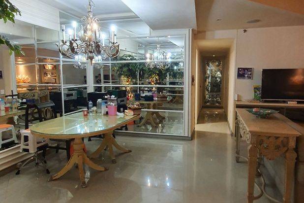 Kondo TA 146m,KT 3+1,dijual cepat,total reno dan semi FF. Apartemen Taman Anggrek 3 Kamar Tidur Bagus Semi Furnished