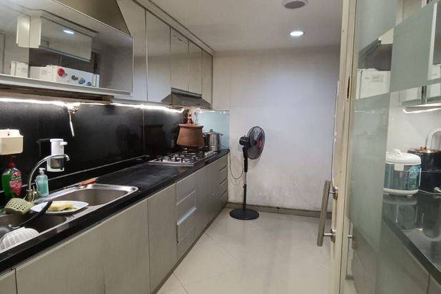 Kondo TA 146m,KT 3+1,dijual cepat,total reno dan semi FF. Apartemen Taman Anggrek 3 Kamar Tidur Bagus Semi Furnished