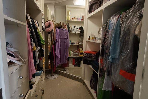 Kondo TA 146m,KT 3+1,dijual cepat,total reno dan semi FF. Apartemen Taman Anggrek 3 Kamar Tidur Bagus Semi Furnished