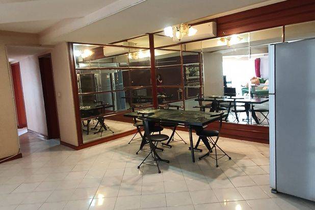 Kondo TA 146m,KT 3+1,best view,harga sangat menarik Apartemen Taman Anggrek 3 Kamar Tidur Butuh Renovasi Furnished