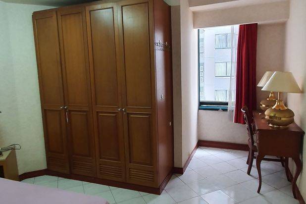 Kondo TA 146m,KT 3+1,best view,harga sangat menarik Apartemen Taman Anggrek 3 Kamar Tidur Butuh Renovasi Furnished