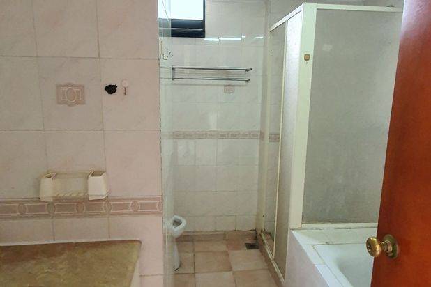 Kondo TA 146m,KT 3+1,best view,harga sangat menarik Apartemen Taman Anggrek 3 Kamar Tidur Butuh Renovasi Furnished