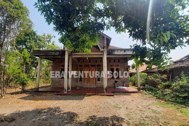 Rumah di Tanon, Sragen