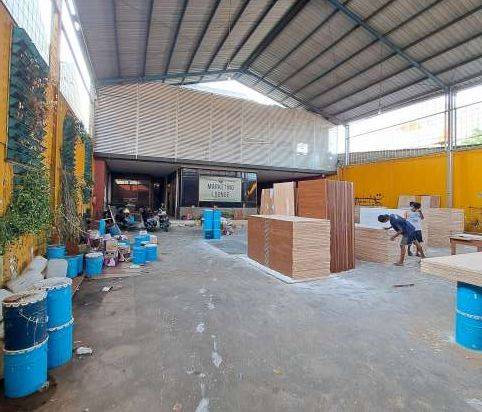 Ex Showroom di Raya Pekayon Dekat Mal Pakuwon Bekasi Barat
