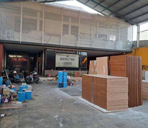 Ex Showroom di Raya Pekayon Dekat Mal Pakuwon Bekasi Barat