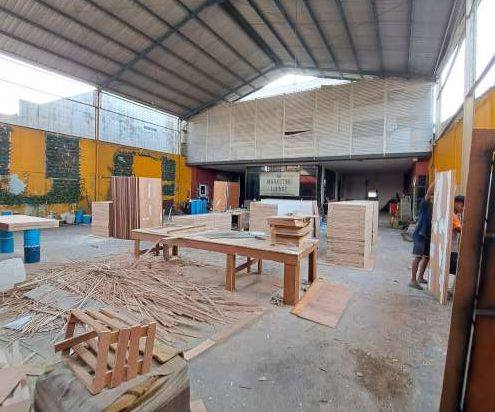 Ex Showroom di Raya Pekayon Dekat Mal Pakuwon Bekasi Barat