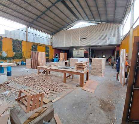 Ex Showroom di Raya Pekayon Dekat Mal Pakuwon Bekasi Barat