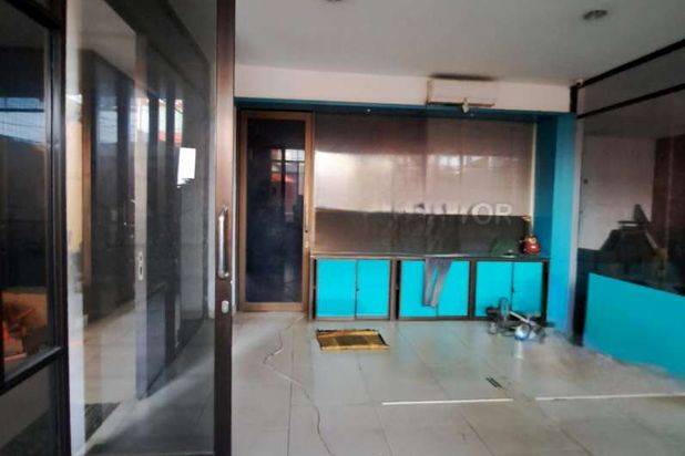Ex Showroom di Raya Pekayon Dekat Mal Pakuwon Bekasi Barat
