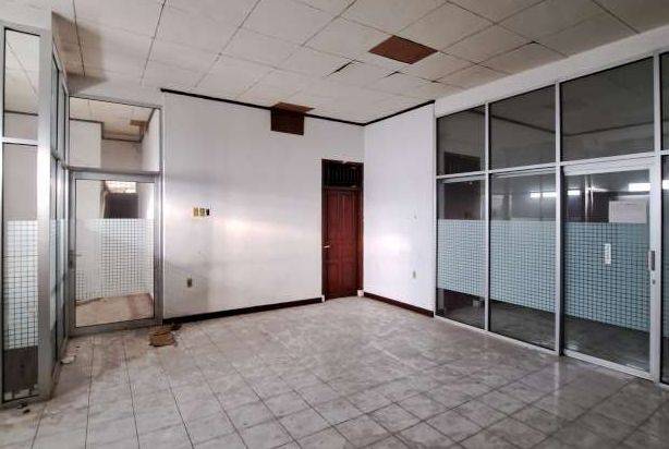 Ex Showroom di Raya Pekayon Dekat Mal Pakuwon Bekasi Barat