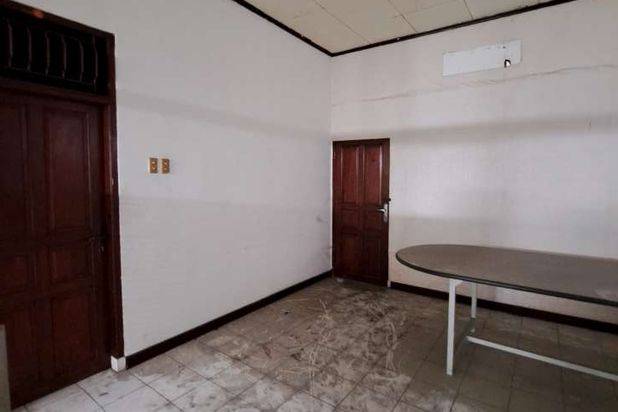 Ex Showroom di Raya Pekayon Dekat Mal Pakuwon Bekasi Barat