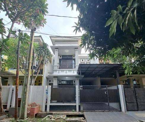 Rumah 2 Lantai Seberang Mal Grand Galaxy Belakang Masjid Adz Dzikra