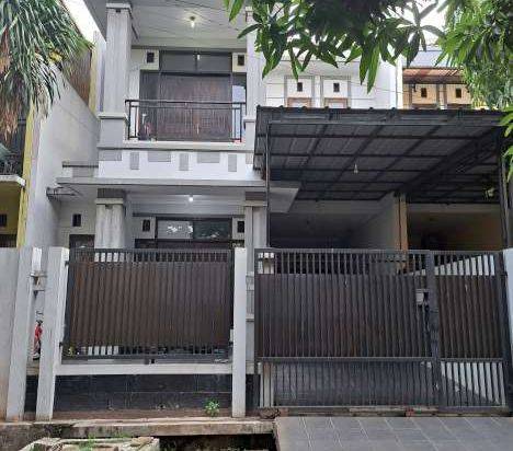 Rumah 2 Lantai Seberang Mal Grand Galaxy Belakang Masjid Adz Dzikra