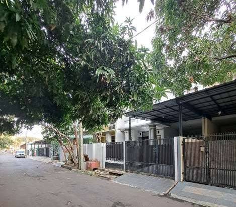 Rumah 2 Lantai Seberang Mal Grand Galaxy Belakang Masjid Adz Dzikra