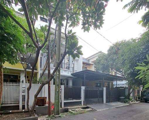 Rumah 2 Lantai Seberang Mal Grand Galaxy Belakang Masjid Adz Dzikra