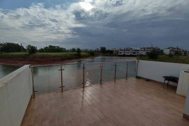 Rumah 2 Lantai Costarina Belakangnya Laut Batam Centre