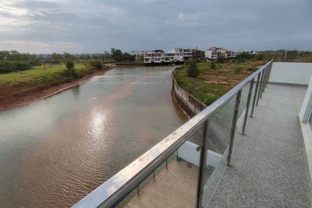 Rumah 2 Lantai Costarina Belakangnya Laut Batam Centre