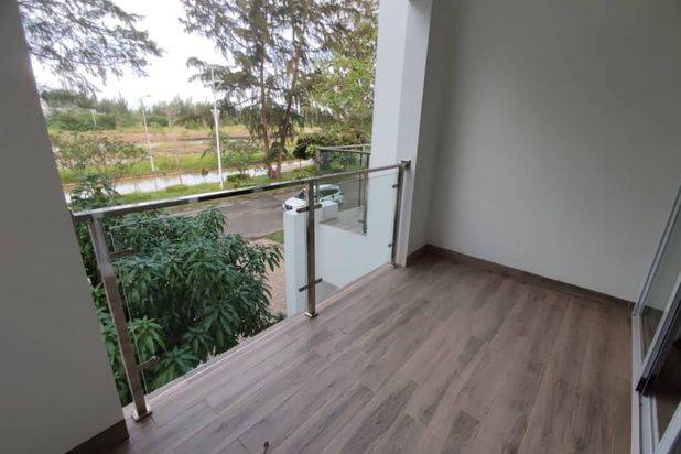 Rumah 2 Lantai Costarina Belakangnya Laut Batam Centre