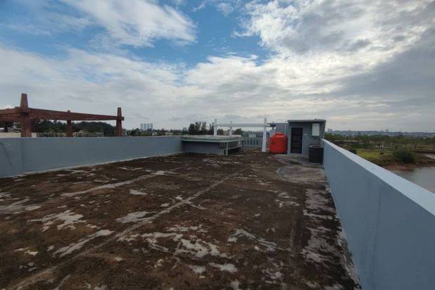 Rumah 2 Lantai Costarina Belakangnya Laut Batam Centre