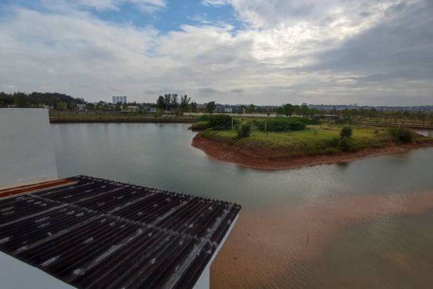 Rumah 2 Lantai Costarina Belakangnya Laut Batam Centre