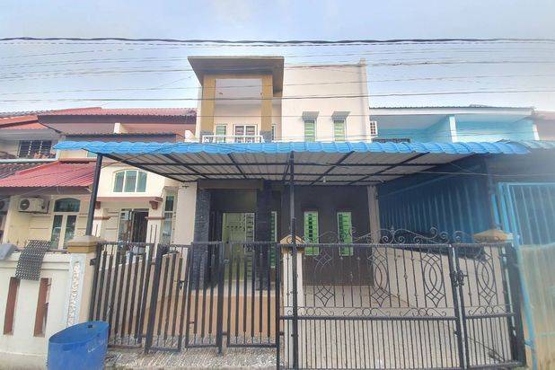 Rumah 3 Lantai Sudah Renovasi SHM di Villa Marina, Batam