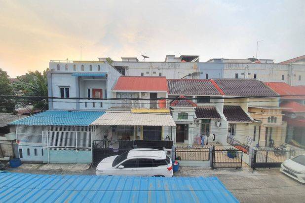 Rumah 3 Lantai Sudah Renovasi SHM di Villa Marina, Batam