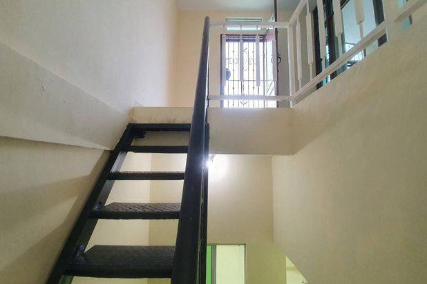 Rumah 3 Lantai Sudah Renovasi SHM di Villa Marina, Batam