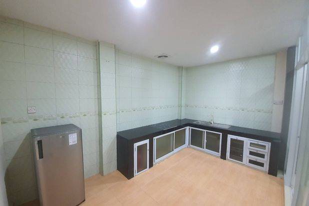 Rumah 3 Lantai Sudah Renovasi SHM di Villa Marina, Batam