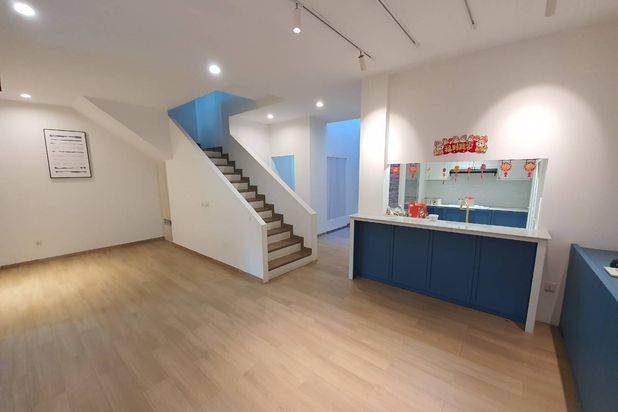 Rumah 2 Lantai Renovasi Semi Furnished di Rumah Oriental, Batam