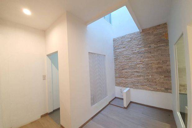 Rumah 2 Lantai Renovasi Semi Furnished di Rumah Oriental, Batam