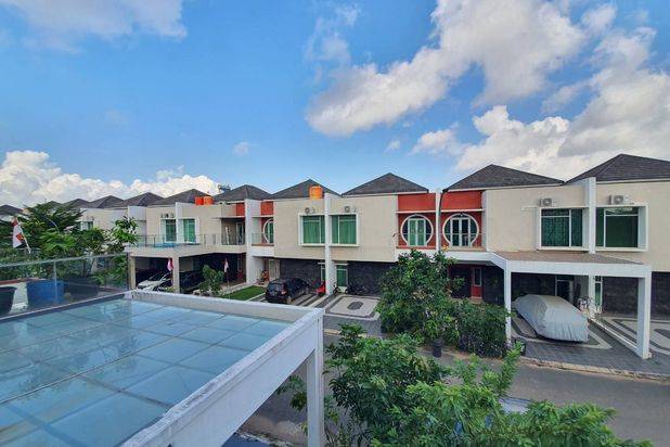 Rumah 2 Lantai Renovasi Semi Furnished di Rumah Oriental, Batam