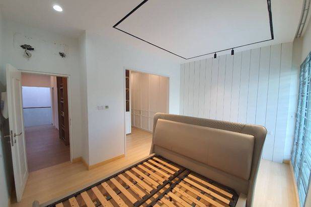 Rumah 2 Lantai Renovasi Semi Furnished di Rumah Oriental, Batam