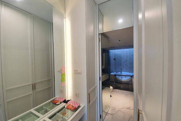 Rumah 2 Lantai Renovasi Semi Furnished di Rumah Oriental, Batam