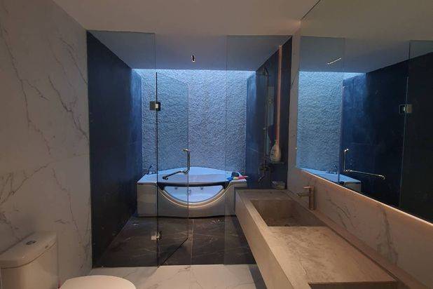 Rumah 2 Lantai Renovasi Semi Furnished di Rumah Oriental, Batam
