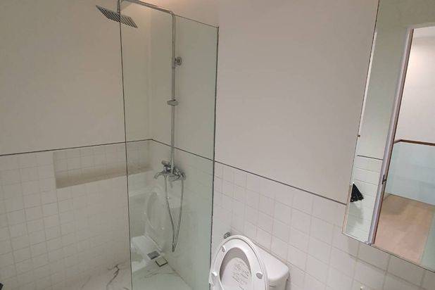 Rumah 2 Lantai Renovasi Semi Furnished di Rumah Oriental, Batam