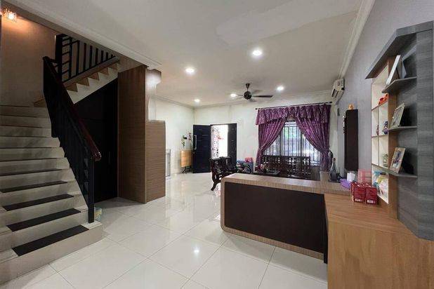 Rumah 2 Lantai Sudah Renovasi Unfurnished HGB Marina Park, Batam